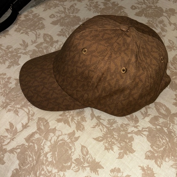 Micheal Kors Hat - Picture 4 of 9